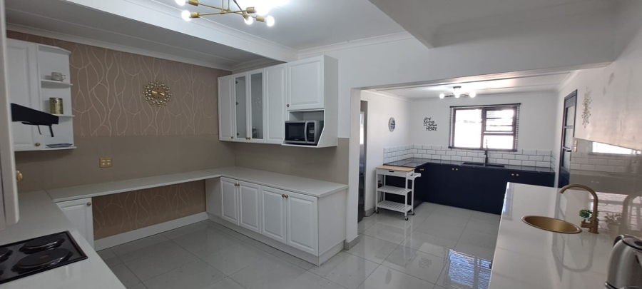 4 Bedroom Property for Sale in Kleinmond Western Cape